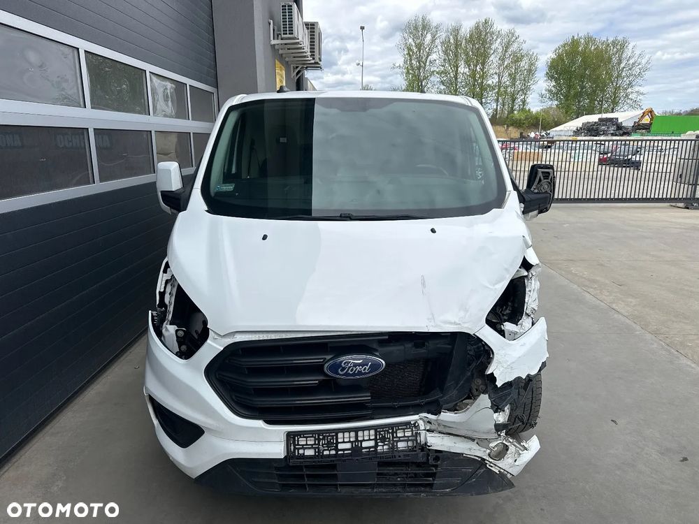 Ford TOURNEO CUSTOM - 9