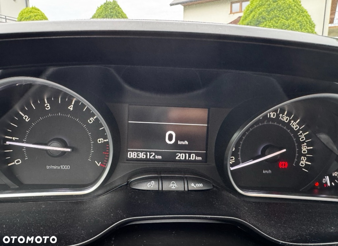 Peugeot 208 1.2 PureTech Allure - 8