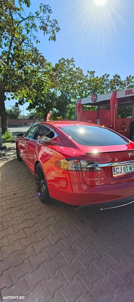 Tesla Model S - 4