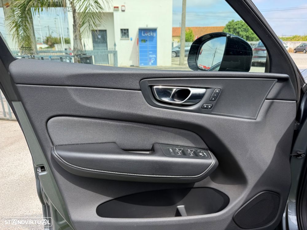 Volvo XC 60 2.0 D4 R-Design AWD Cluster C Geartronic - 21
