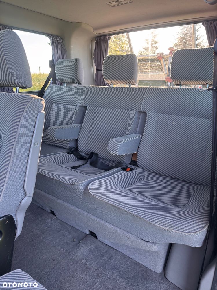 Volkswagen Caravelle Basis / CL - 16