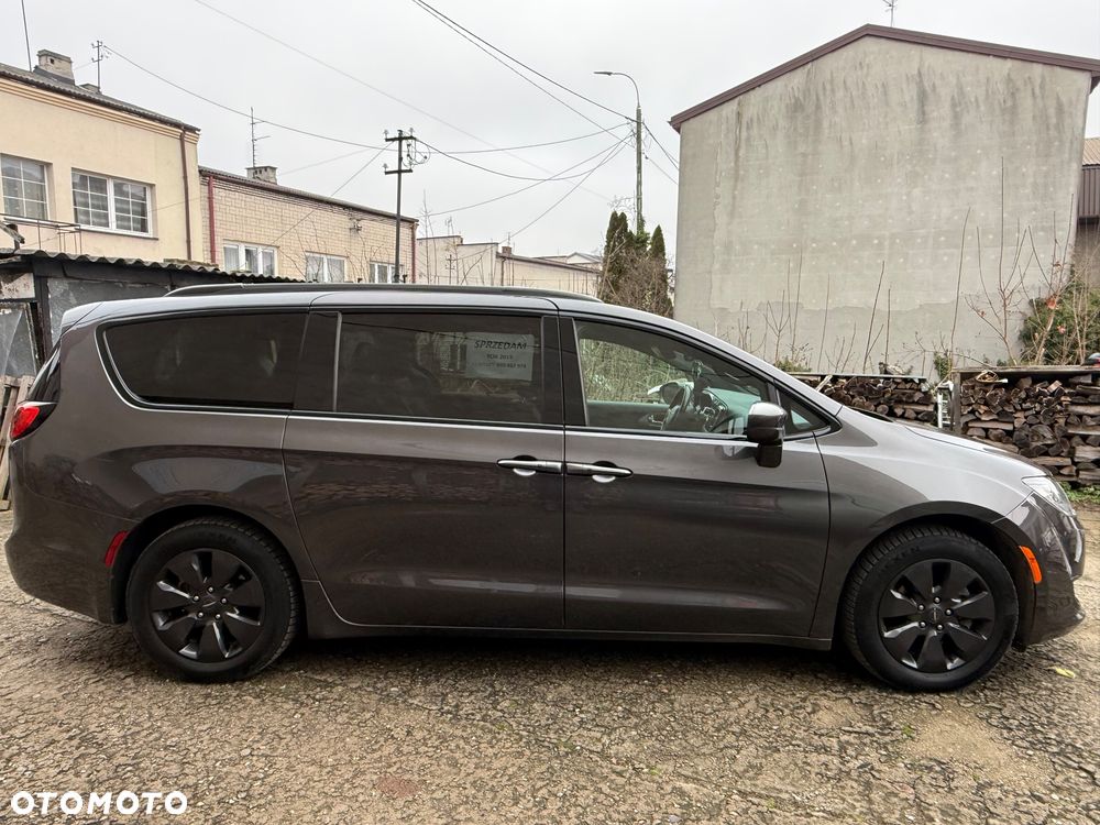 Chrysler Pacifica - 11