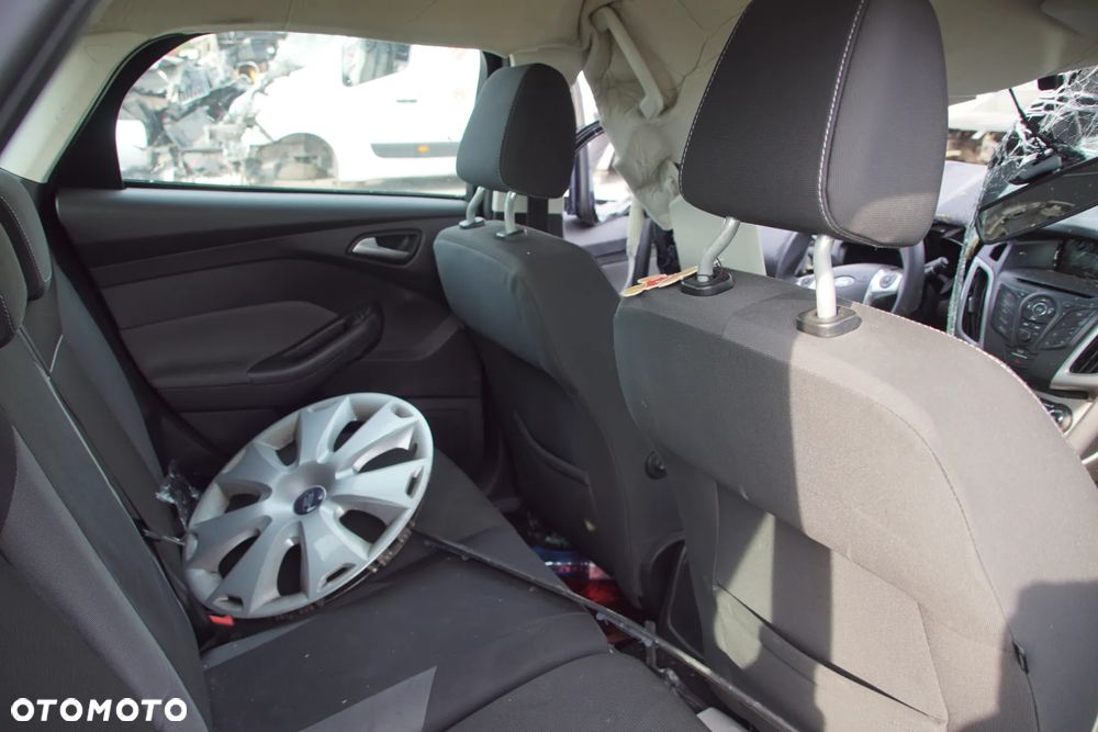 Auto na części - Ford Focus MK3 2.0 TDCI 140 KM UFDB MMT6 DYB 2011R Silnik Skrzynia Drzwi Błotnik Klapa Zderzak Lampa Klamka Szyba Lusterko Deska Kokpit Sterownik Moduł Czujnik Licznik Wyświetlacz Panel Kierownica - 14
