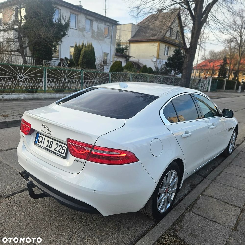 Jaguar XE - 13