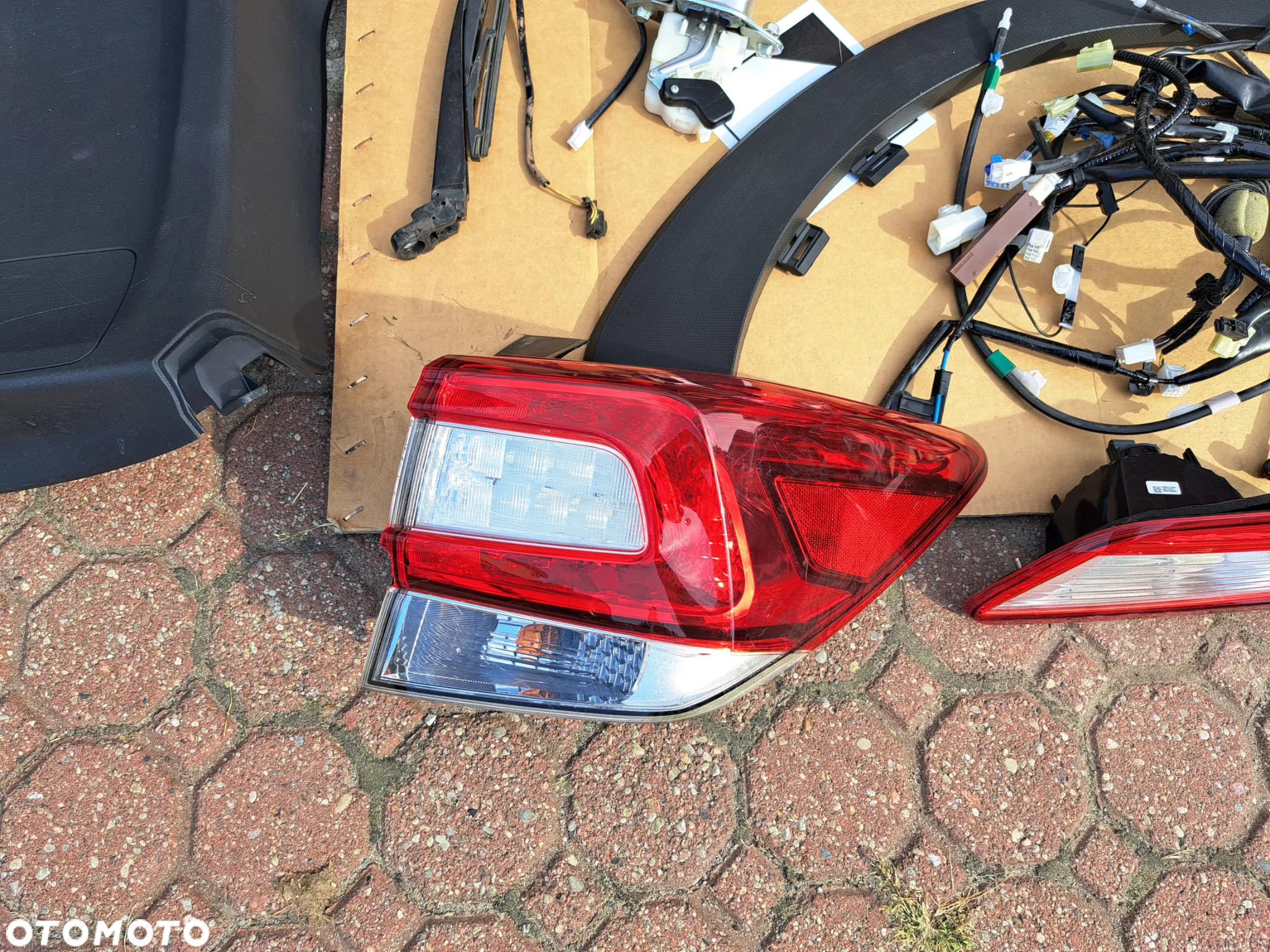 Klapa tył części  zdrerzak lampa tył prawa Subaru CROSSTREK  XV 2017- - 2