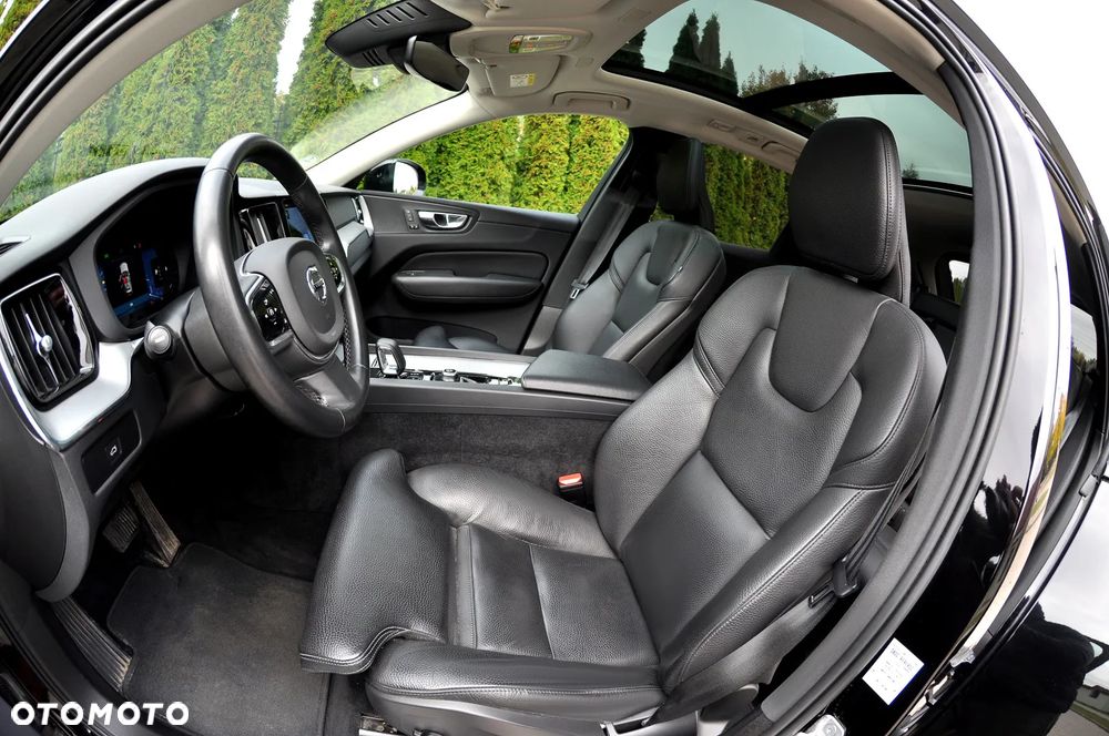 Volvo XC 60 B4 B Plus Dark - 28