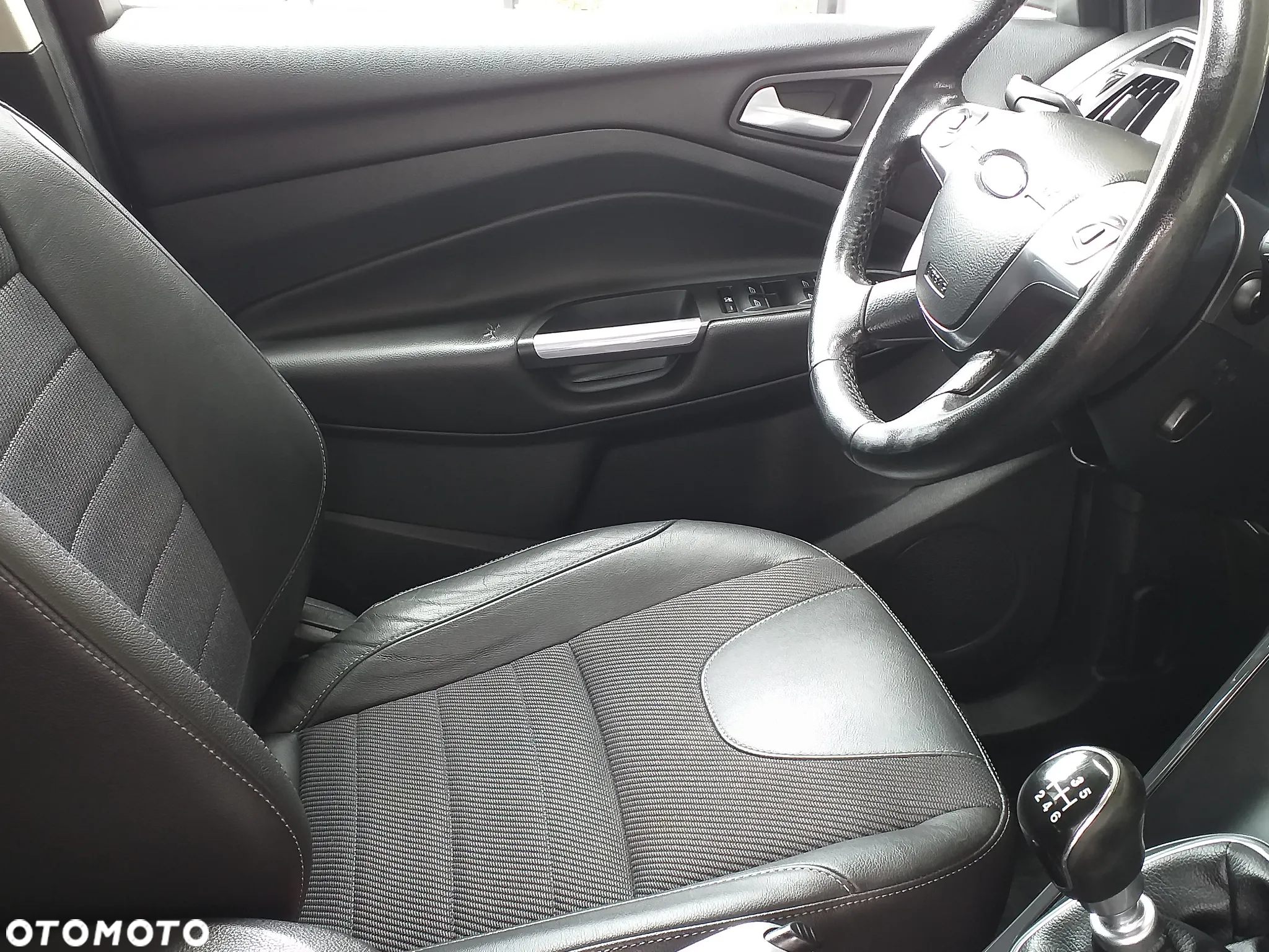 Ford Kuga 2.0 TDCi 2x4 Titanium - 26