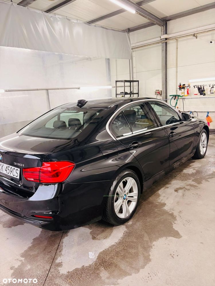 BMW Seria 3 330i xDrive Sport Line - 12