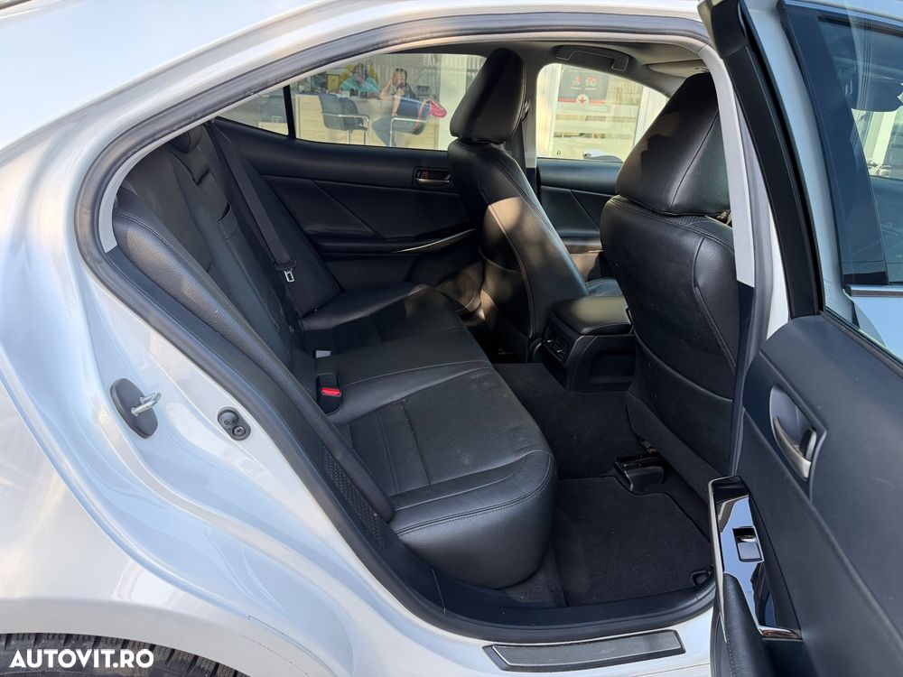 Lexus Seria IS 300h Aut. Luxury - 15