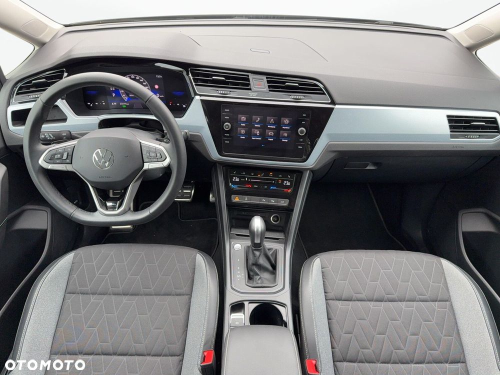 Volkswagen Touran - 10