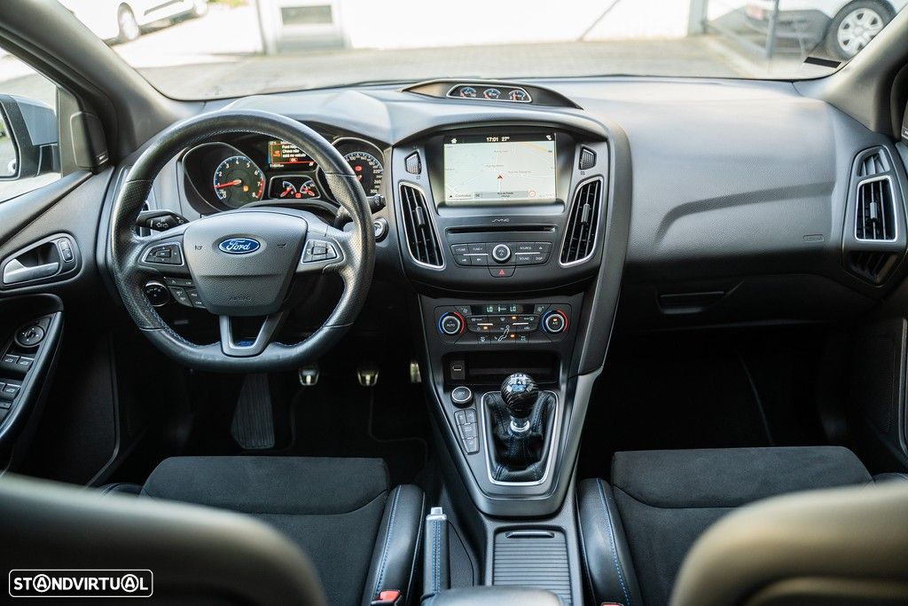 Ford Focus 2.3 EcoBoost RS Pack Performance - 28