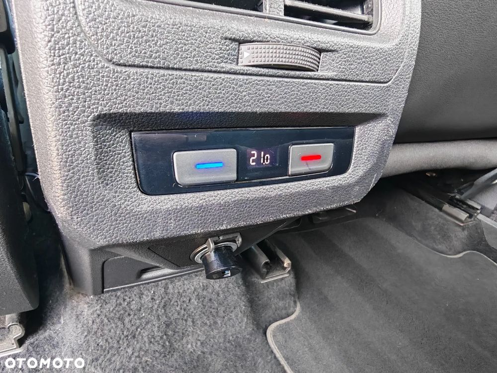 Volkswagen Touran 1.6 TDI SCR (BlueMotion Technology) SOUND - 29