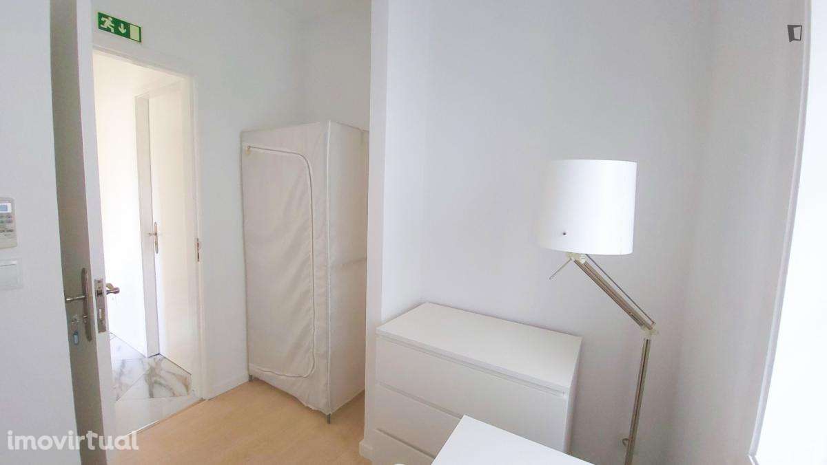 Quarto - localizado em Rio Tinto Porto - Grande imagem: 5/53