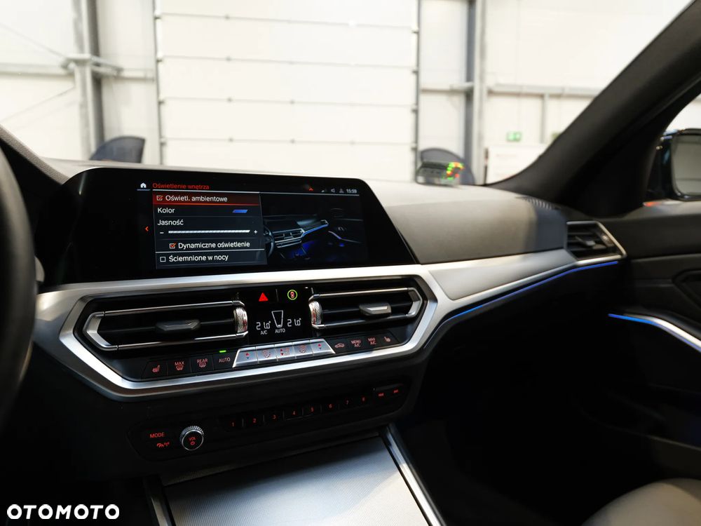BMW Seria 3 320d xDrive M Sport sport - 33