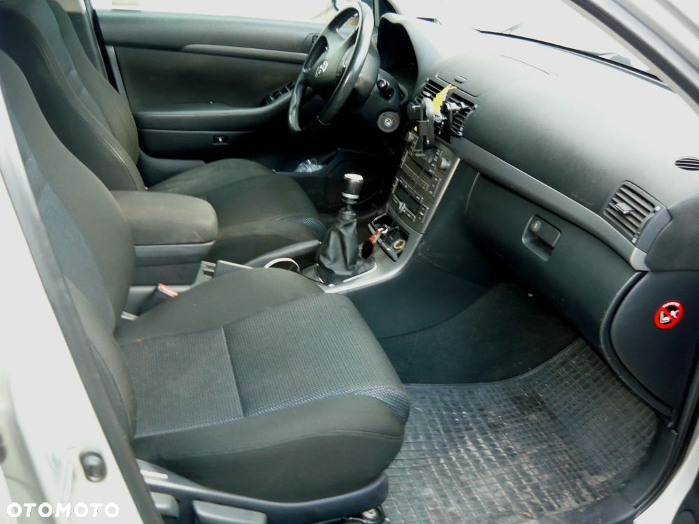Toyota Avensis - 10