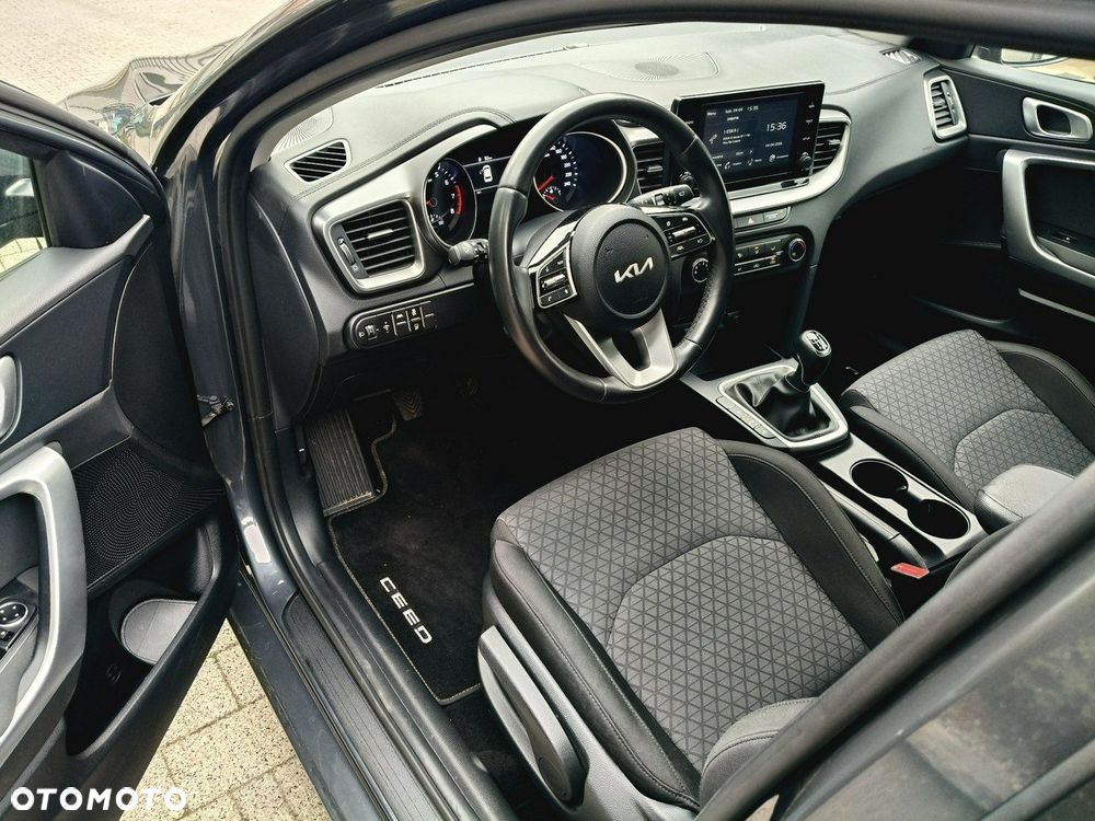 Kia Ceed - 8