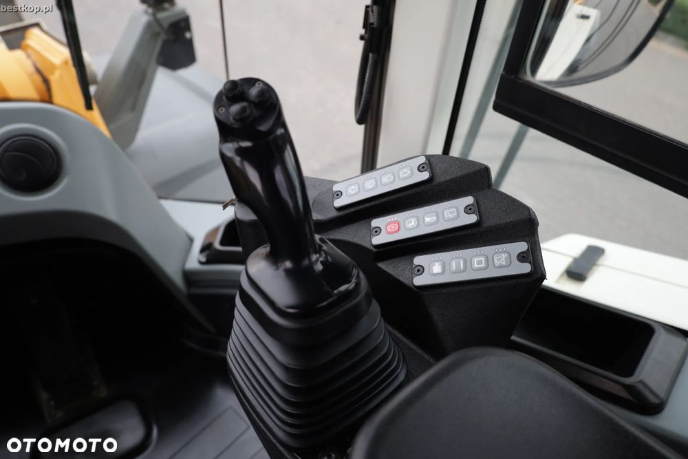 Liebherr L566 XPower - 33