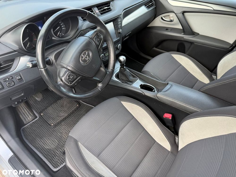 Toyota Avensis 2.0 D-4D Premium - 12