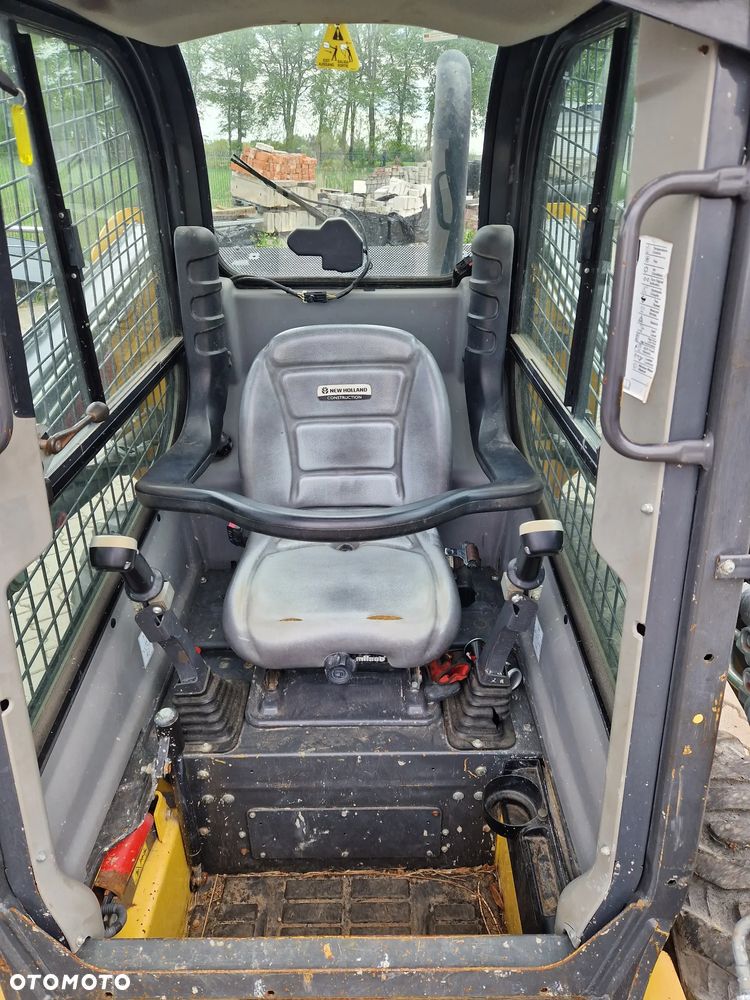 New Holland L216 - 9