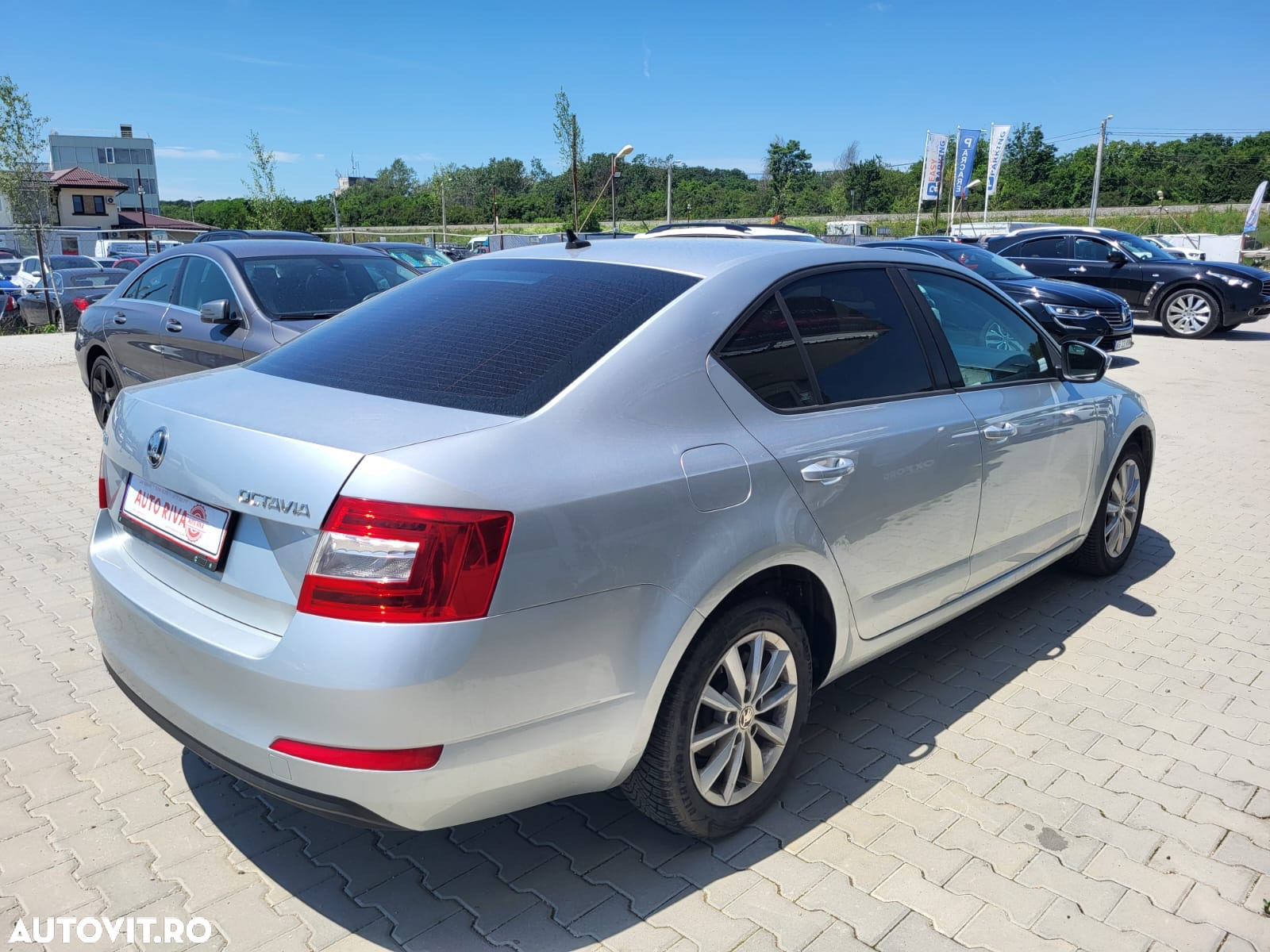 Skoda Octavia 1.6 TDI DSG Ambition - 2