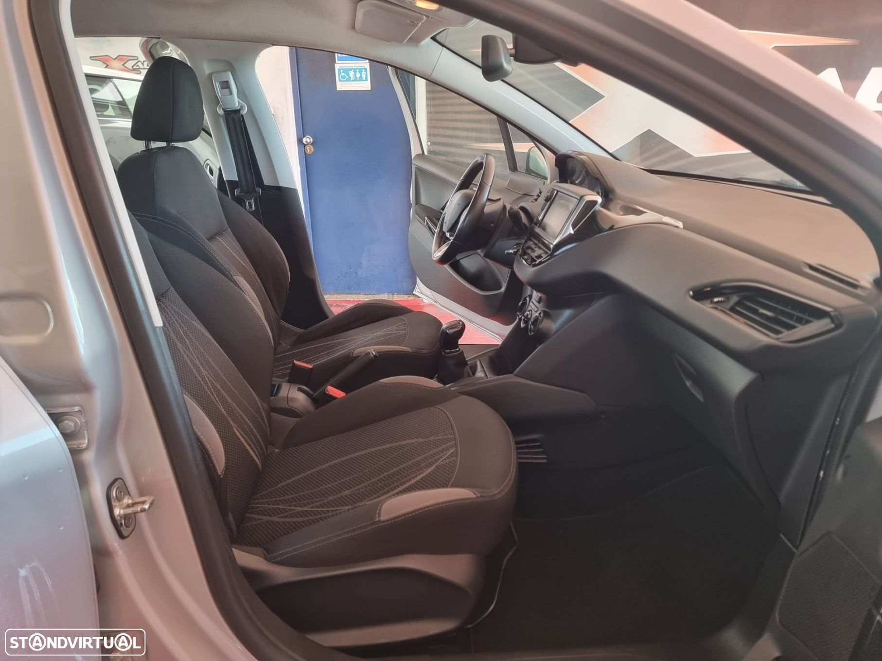 Peugeot 208 1.4 HDi Active - 17