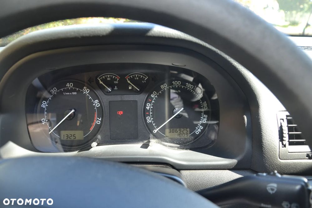 Skoda Octavia 1.6 Tour - 10