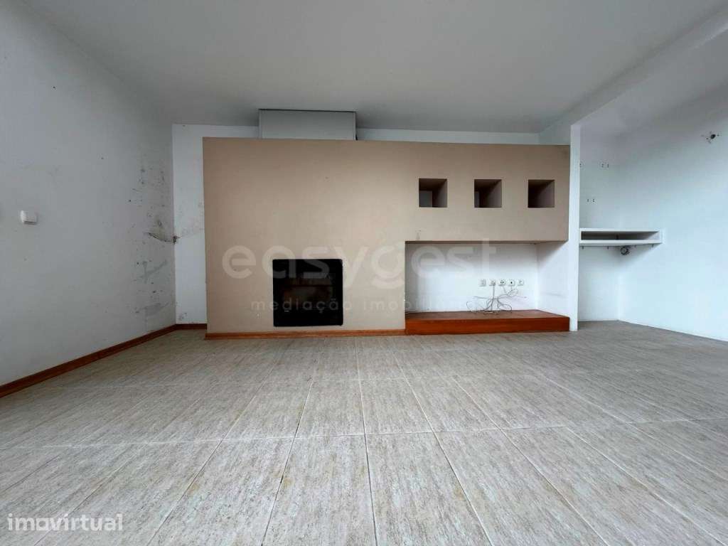Moradia geminada T4 com Piscina e Garagem a Apenas 10 Minutos do Ce... - Grande imagem: 5/46