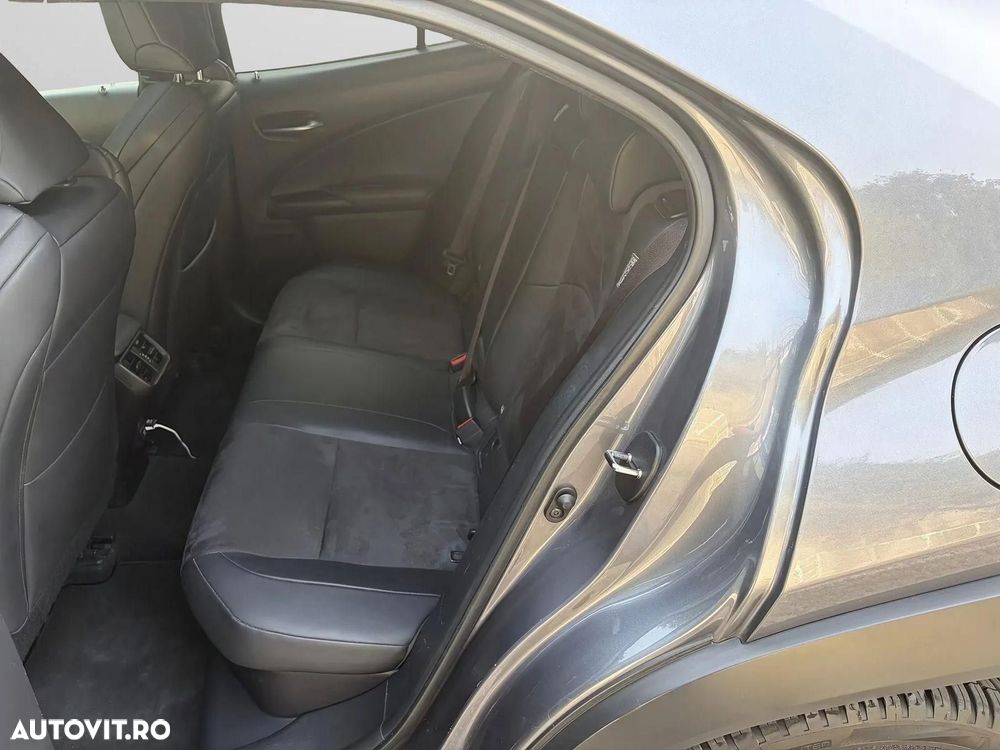 Lexus UX 250h F SPORT - 9