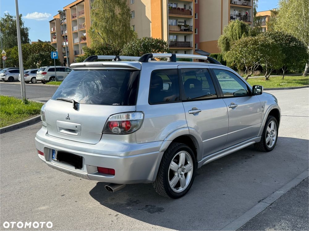 Mitsubishi Outlander - 3
