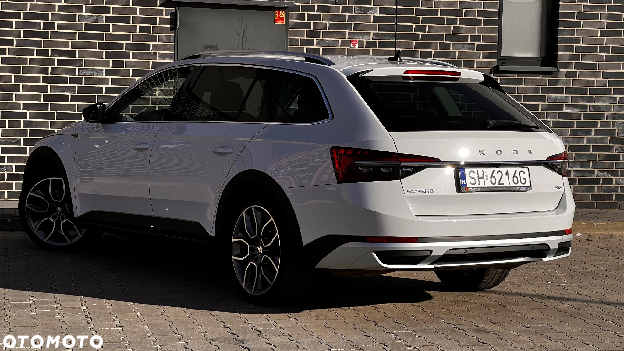 Skoda Superb Combi 2.0 TDI 4x4 DSG Scout - 21