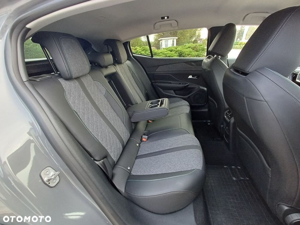 Peugeot 408 - 33