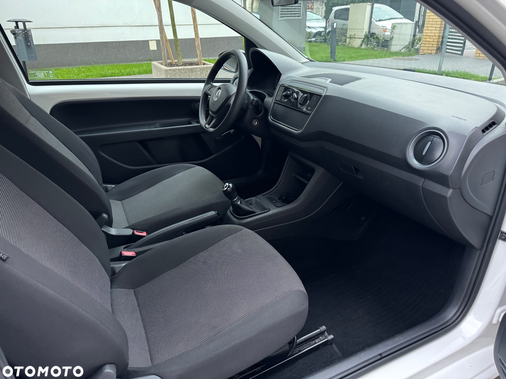 Volkswagen up! 1.0 beats - 9