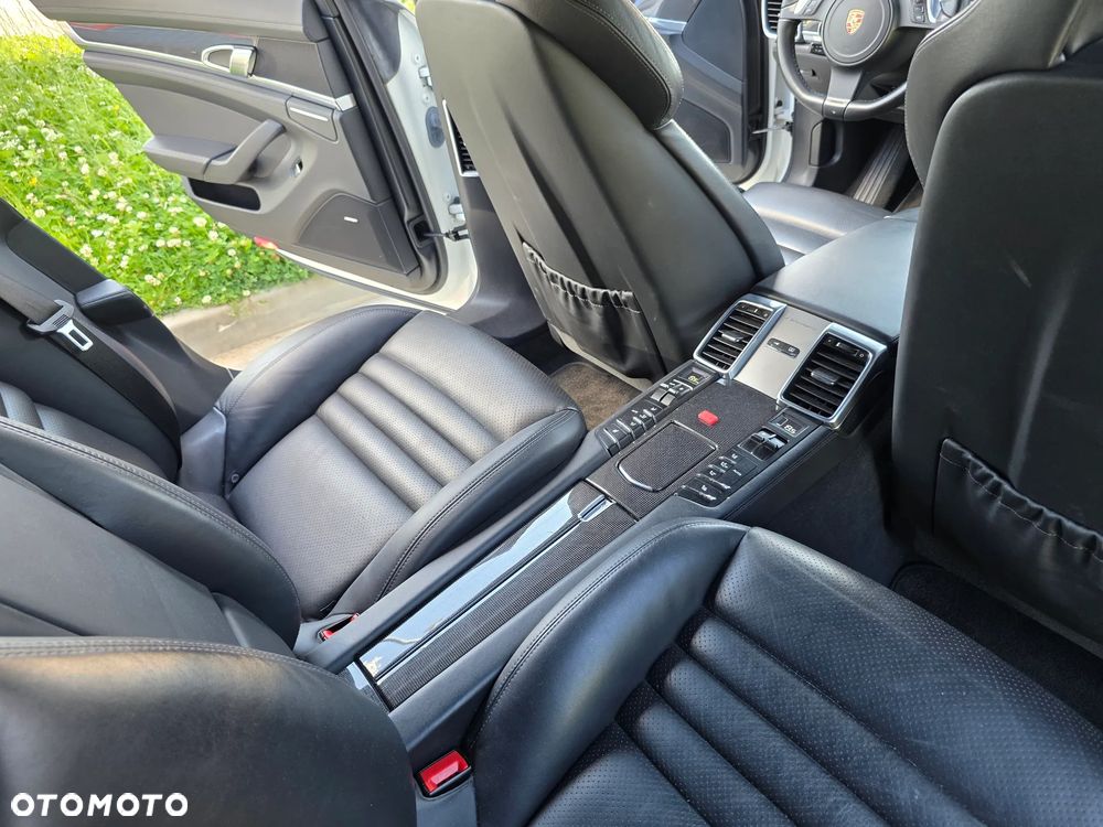 Porsche Panamera Turbo - 16