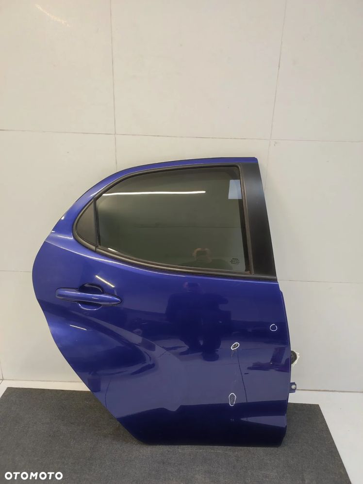 Drzwi prawe tył tylne Toyota Yaris IV 4