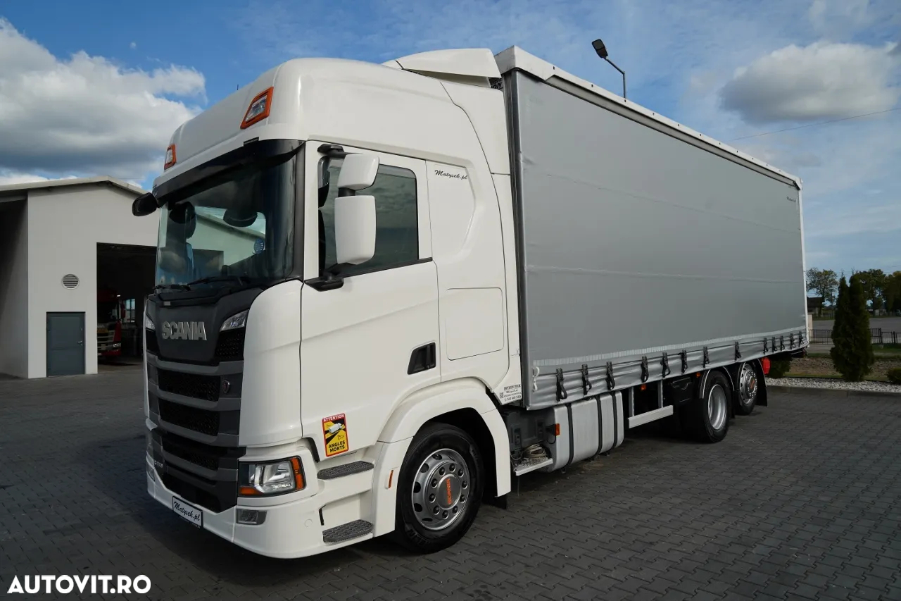 Scania R 450 / MEGA / 6x2 / CORTINĂ - 8,2 m / SOLO / PUNTE RIDICATĂ / PODEA REZISTENTĂ / NAVI / - 2