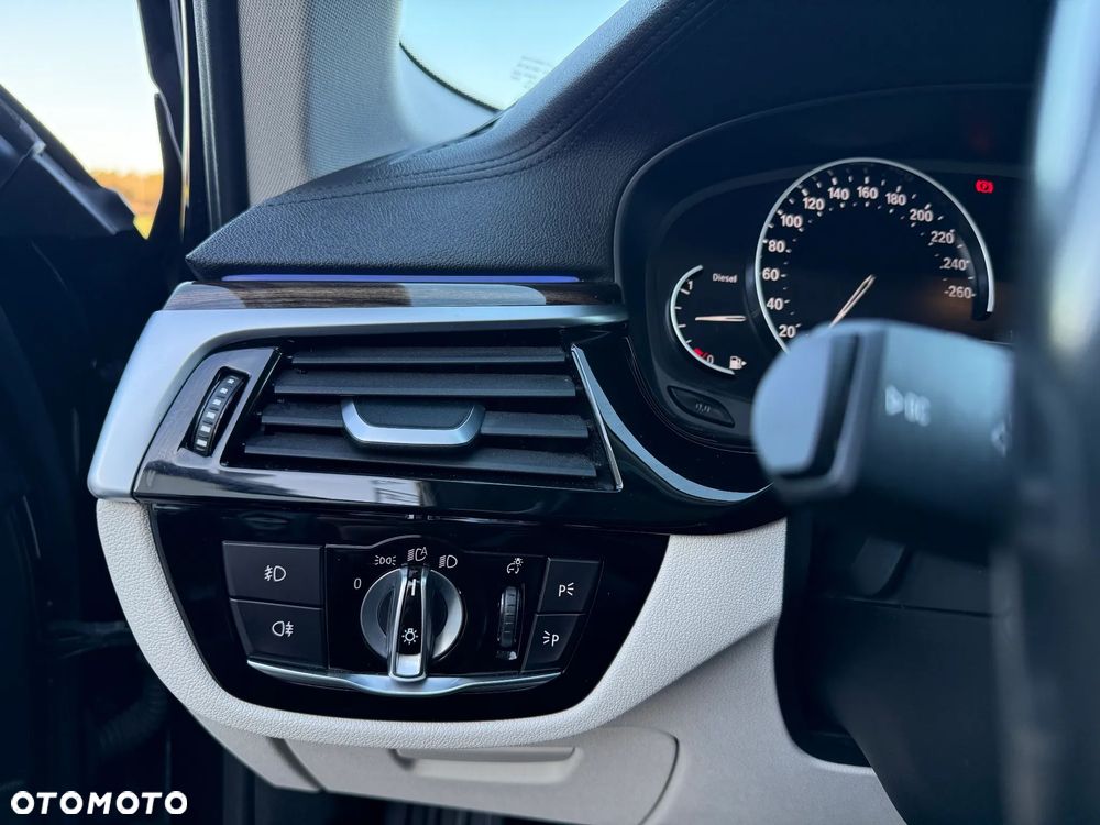 BMW Seria 5 520d xDrive Luxury Line sport - 33