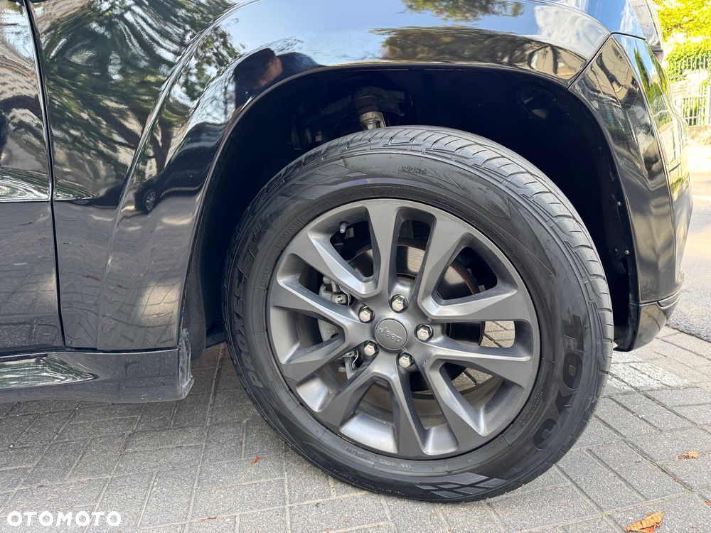 Jeep Grand Cherokee - 16