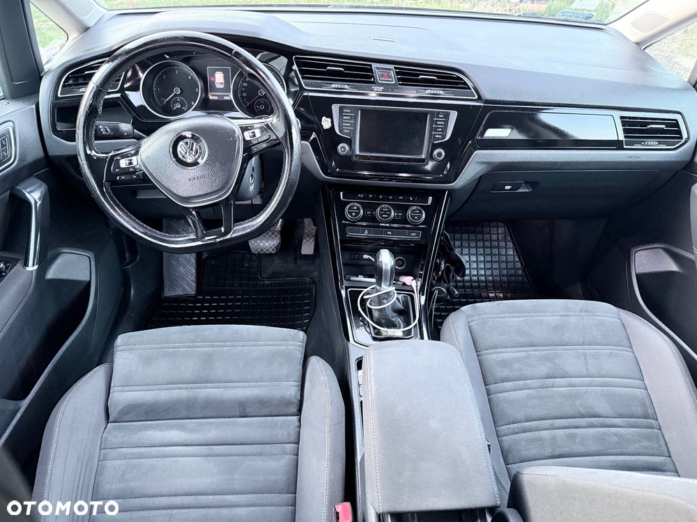 Volkswagen Touran - 18