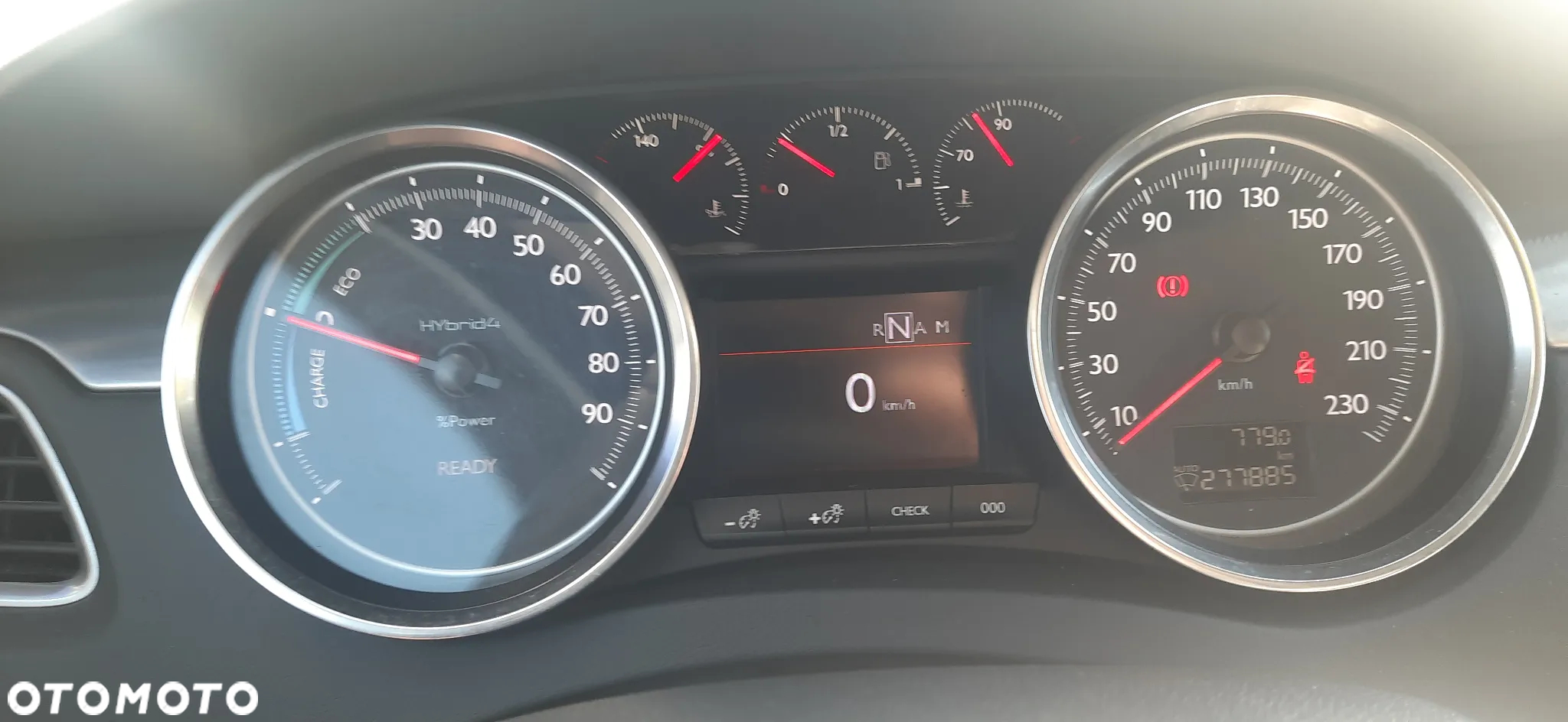 Peugeot 508 RXH 2.0 HDi HYbrid4 - 11