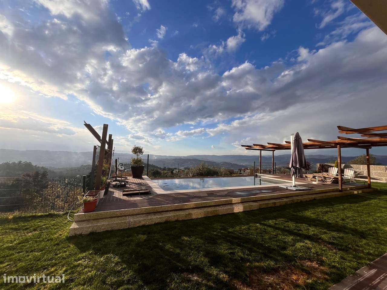 Moradia de Luxo com Piscina borda Infinita e 17.000 m² de Terreno - Grande imagem: 2/40