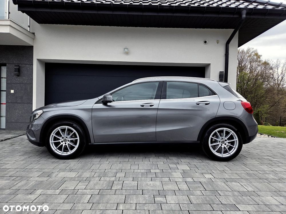 Mercedes-Benz GLA 200 - 10