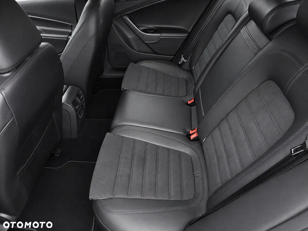 Volkswagen Passat 1.8 TSI Individual - 18