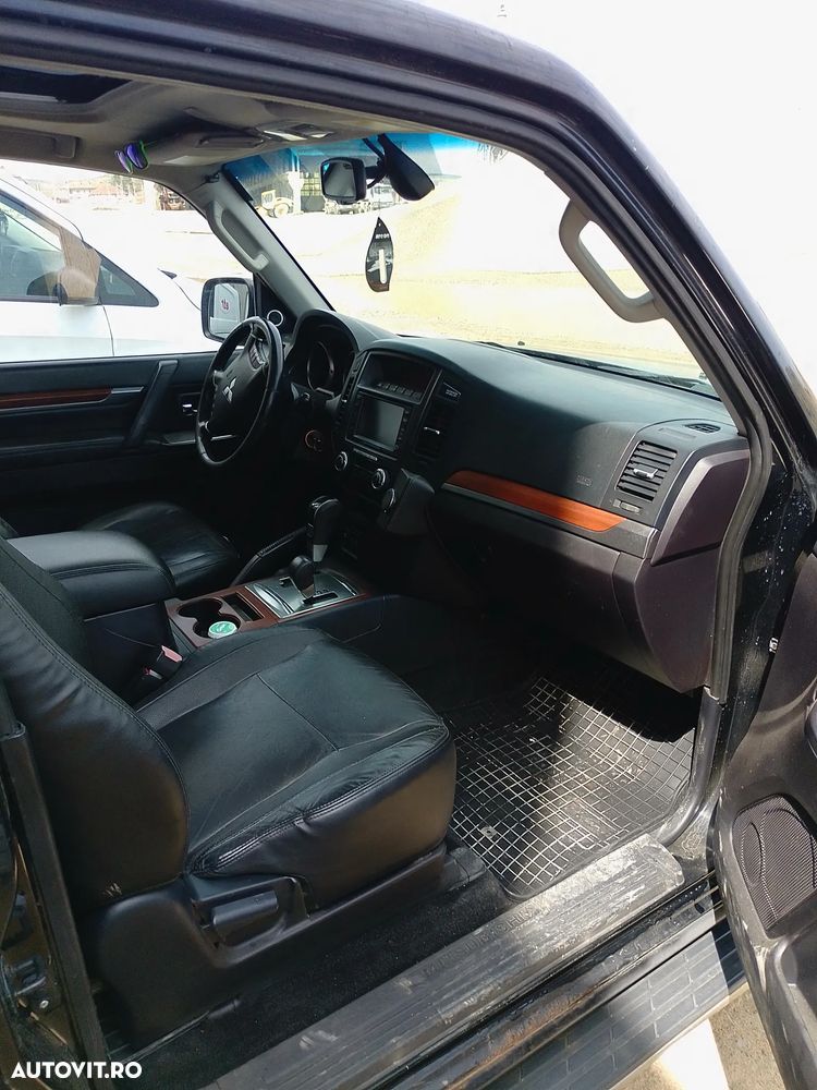 Mitsubishi Pajero - 4