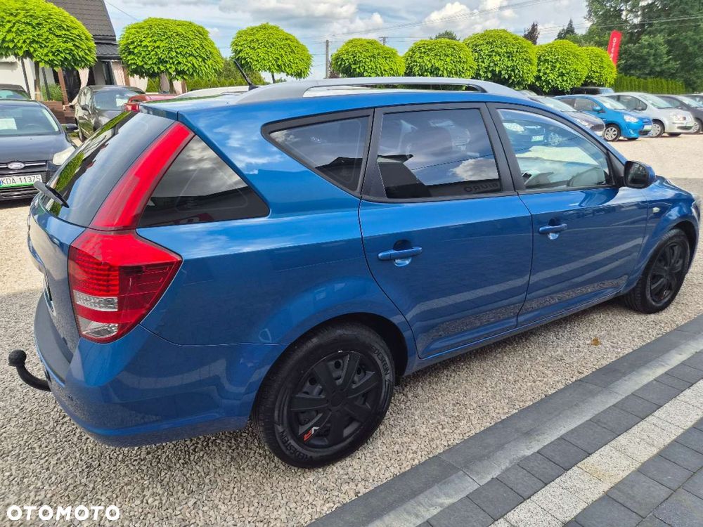 Kia Ceed - 10