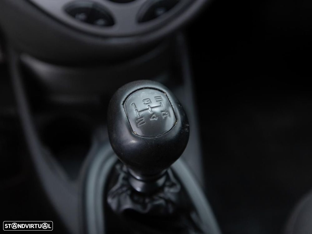 Ford Focus Van - 16
