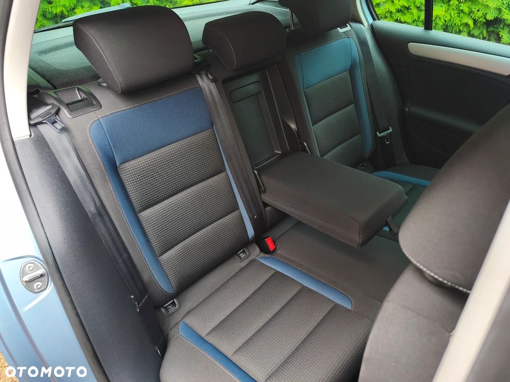 Volkswagen Golf - 33