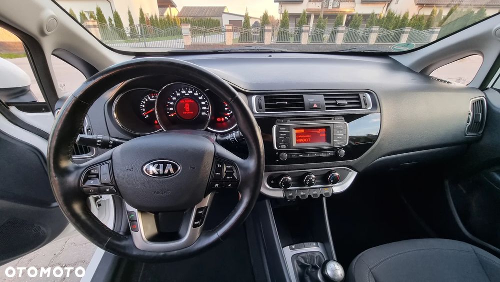 Kia Rio 1.2 Dream Team Edition - 33