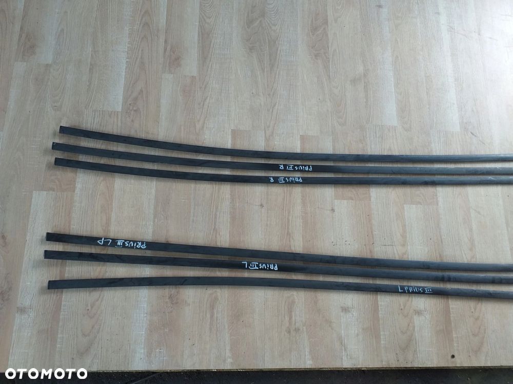 Toyota Prius III LISTWA DACHOWA uszczelka PRAWA