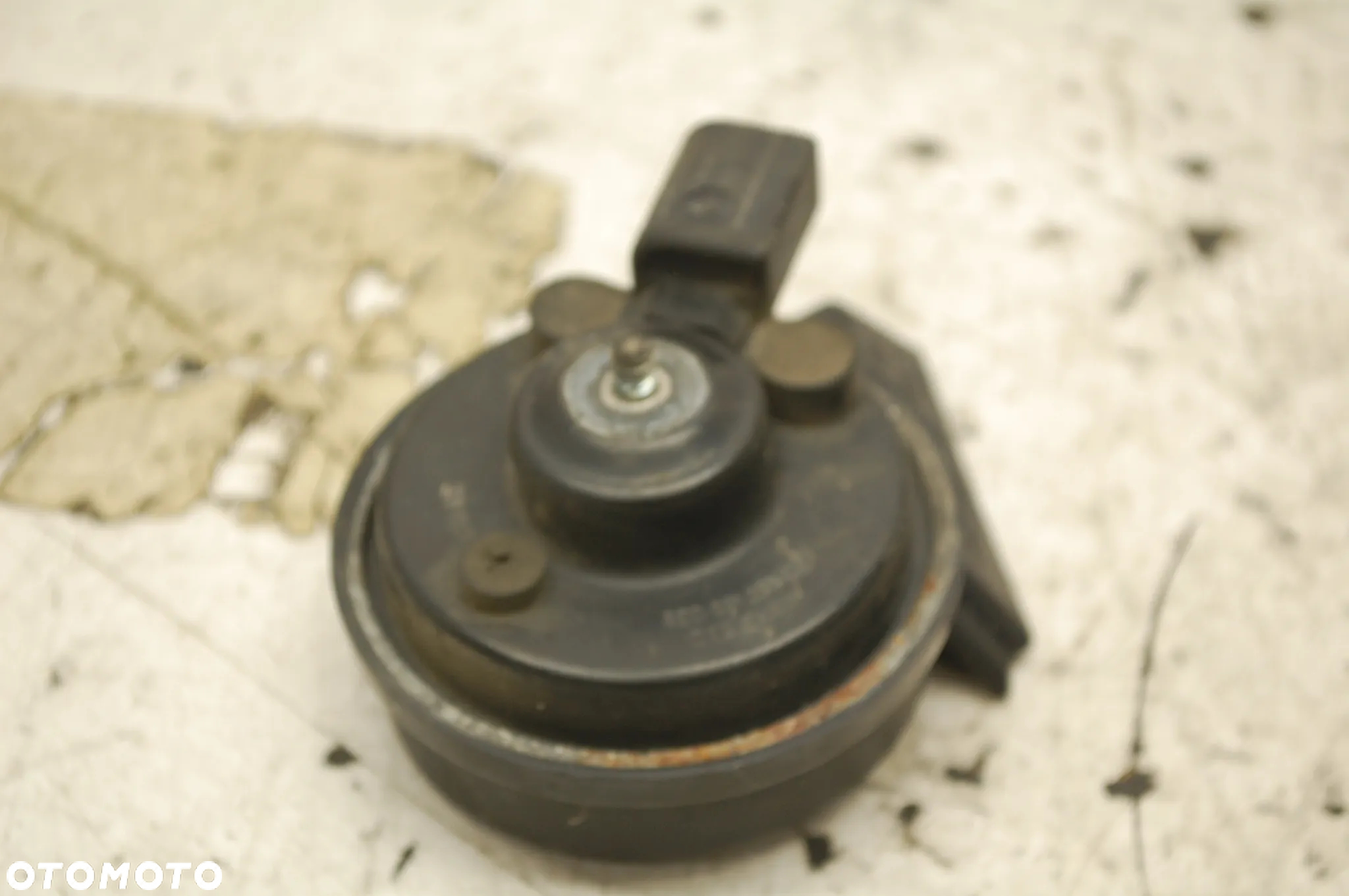 KLAKSON SYGNAŁ DŹWIĘKOWY PRZÓD 8E0951223 AUDI A4 B6 B7 8E0951223A 8E0951223C - 8