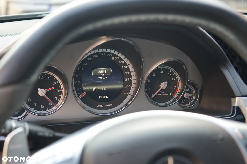 Mercedes-Benz Klasa E 63 AMG - 12